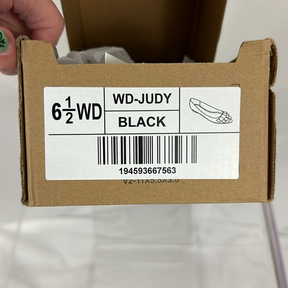 Journee Coll. Judy Black Ruffled Pointed Toe Ballet Slip On Flat Shoe 6 … - Picture 16 of 16